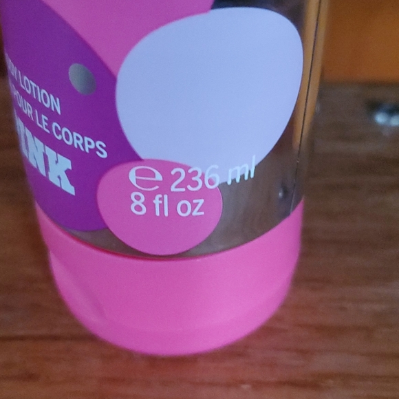 Victoria Secret - Picture 3 of 3